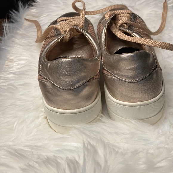 Women’s Steve Madden rose gold sneakers - Picture 6 of 6